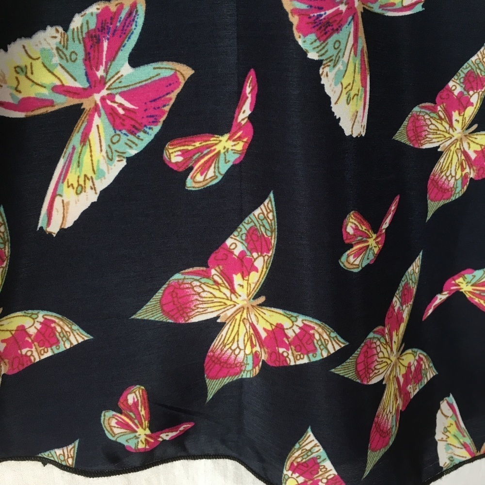 Sleeveless Butterfly Navy Multicolor‎ Blouse - Picture 6 of 6